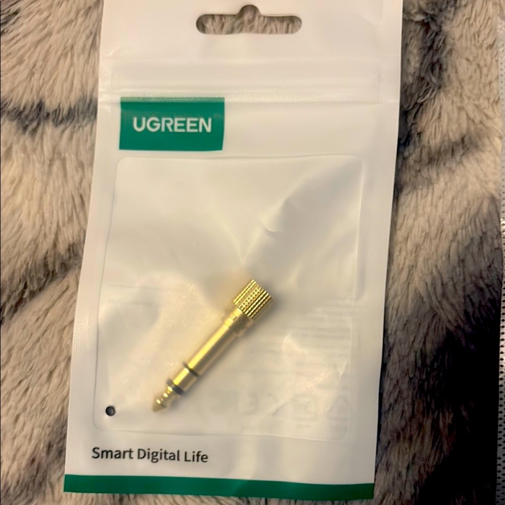 UGREEN Gold Audio Adapter